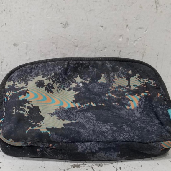 Lululemon Clean lines belt sling bag and mini psychedelic belt bag Black  Travel - Picture 5 of 16